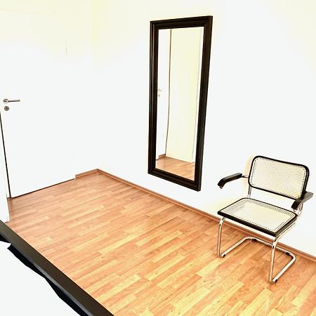 Super Zentral Begehrte Wohnlage Parkplatz Vor Haus Apartman Nürnberg Kültér fotó